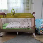 Home Ltt - Near Airport, Spacious, Sunny Apartment