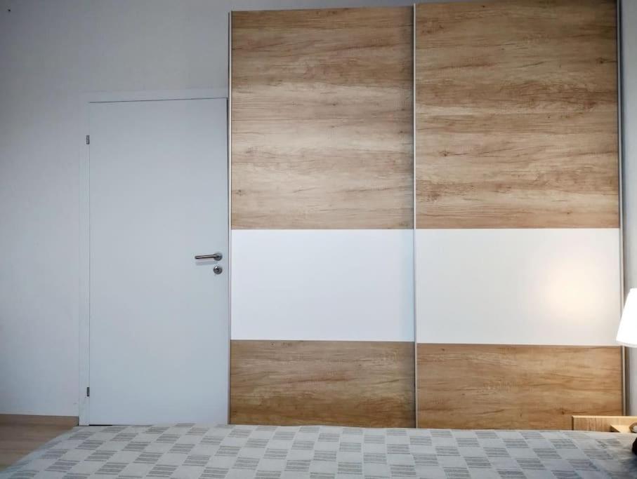Ltt - Near Airport, Spacious, Sunny