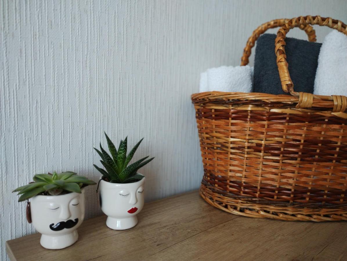 Ltt - Near Airport, Spacious, Sunny
