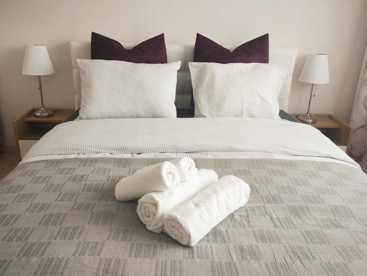 Ltt - Near Airport, Spacious, Sunny Apartament